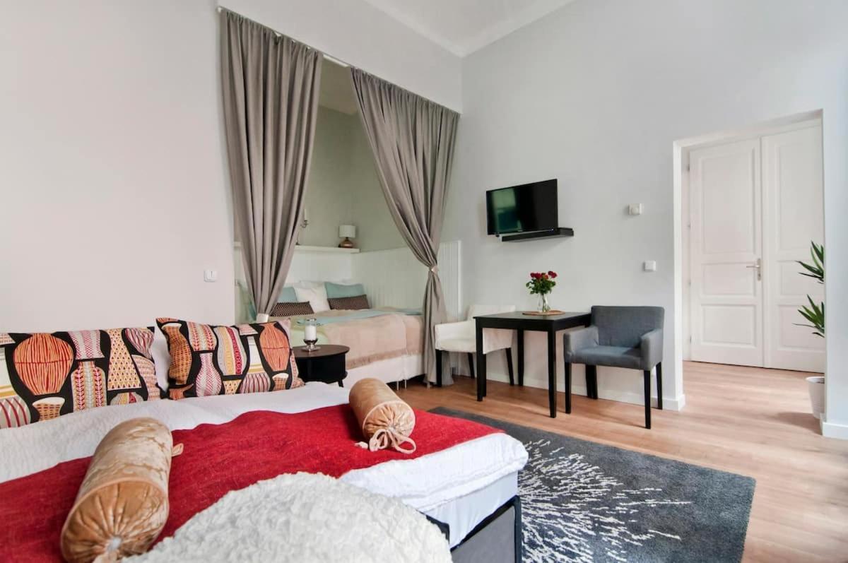 Ferienwohnung ⍟Luxurious And Bright⍟ 5 Min Walk To City Center Wien Exterior foto